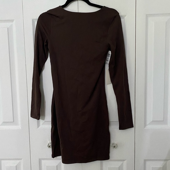 NWT Babaton Contour Crew Chocolate Brown Top Medium M - Picture 4 of 12